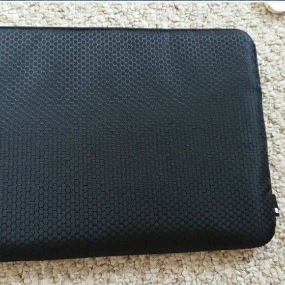 Brand new - Incase Slim Sleeve for MacBook 12 - Picture 6 of 8